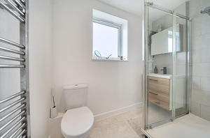Shower room- click for photo gallery